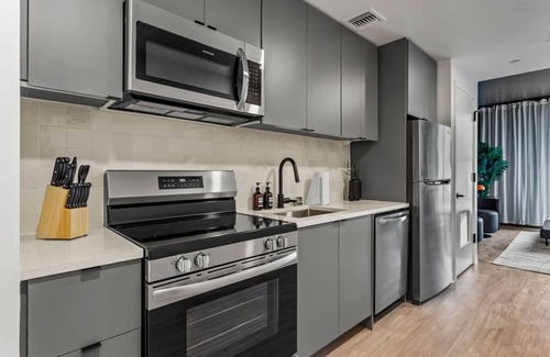 Historic Ybor Apartamento | Ybor 2BD Haven | Free Parking | Close to DT!