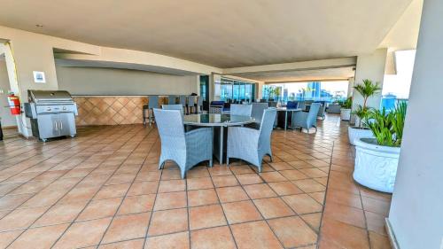 Marbella Apartamento | Yc 701 l Amazing building on Balboa Avenue