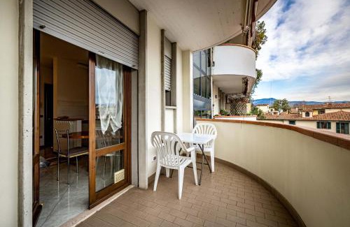 Isolotto Apartamento | YD quiet apt Leopolda with parking