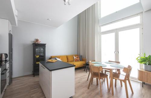 Downtown Kuopio Apartamento | Ydinkeskustassa saunallinen huoneisto kahdessa tasossa