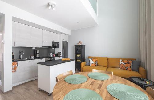 Downtown Kuopio Apartamento | Ydinkeskustassa saunallinen huoneisto kahdessa tasossa