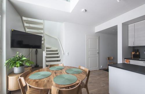 Downtown Kuopio Apartamento | Ydinkeskustassa saunallinen huoneisto kahdessa tasossa