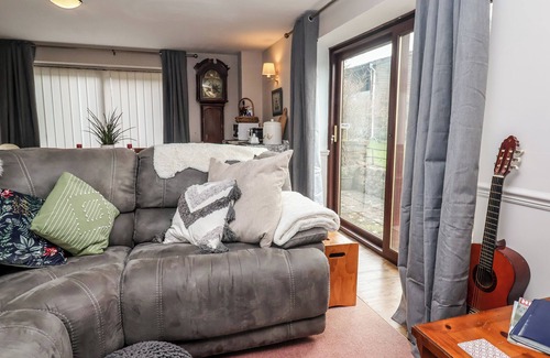 Beaminster Cabaña | YEABRIDGE FARM, family friendly, with a garden in Mosterton