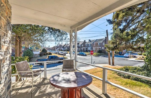 Yeadon Casa | Yeadon Townhome with Porch, 7 Mi to Center City