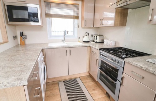 Yealand Conyers Cabaña | YEALANDS 27, family friendly, with a garden in Carnforth