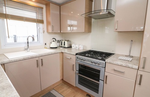 Yealand Conyers Cabaña | YEALANDS 27, family friendly, with a garden in Carnforth