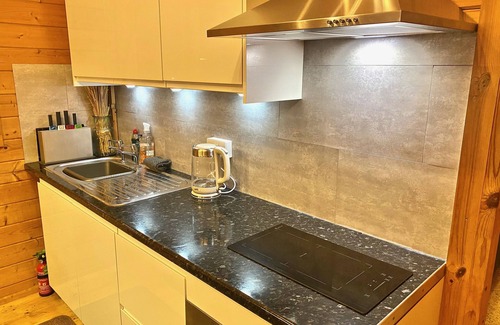 Newton Ferrers Cabina | Yealm Cabin is a self catering log cabin in Devon with Hot Tub, South Hams, UK.
