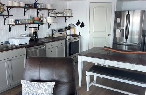 Romulus Cabaña | Discover Cayuga Lake waterfront cottage charm
