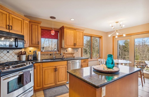 Davis Casa | Year-round paradise in the center of Canaan Valley. Come join us Hearthside!