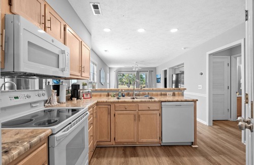Carolina Forest Condominio | Year Round Pool - King - Pickleball - Ground floor