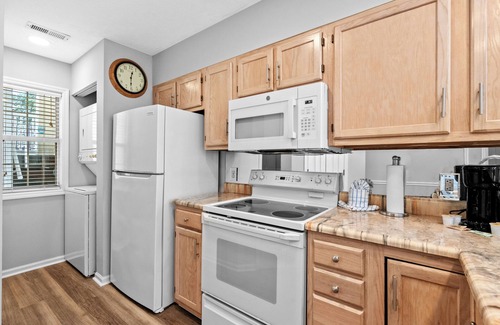Carolina Forest Condominio | Year Round Pool - King - Pickleball - Ground floor
