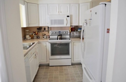 Kennebunk Condominio | Year-Round Rental - UNFURNISHED