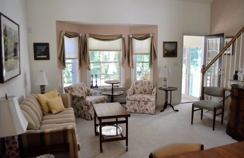 Kennebunk Condominio | Year-Round Rental - UNFURNISHED