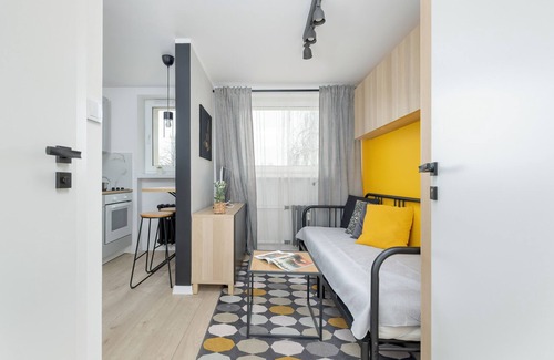 Brynow Apartamento | Yellow and Grey Studio by Renters