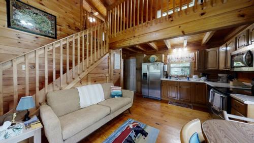 Newport Casa | Yellow Cabin on the River cabin