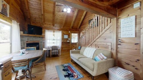 Newport Casa | Yellow Cabin on the River cabin