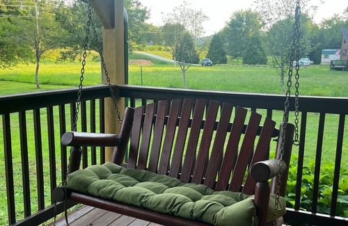 Newport Cabina | Yellow Cabin On The River 2 Bedroom Cabin by RedAwning