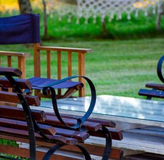 Colonia Libertad Casa | Yellow Cardinal Lodge
