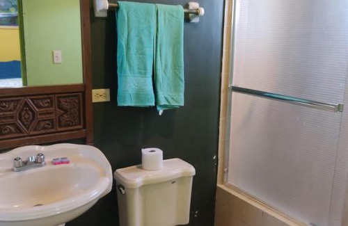 Segunda Sección Apartamento | Condominio amarillo