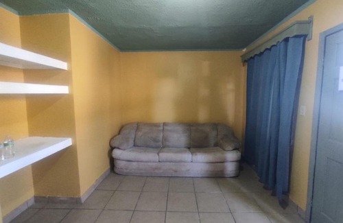 Segunda Sección Apartamento | Condominio amarillo