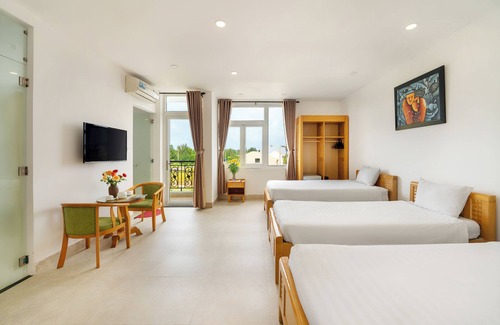 Cam An Hotel | Yellow Daisy Villa