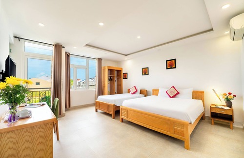 Cam An Hotel | Yellow Daisy Villa
