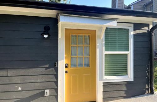 West End Apartamento | Yellow Door Retreat Minutes to Dwntwn