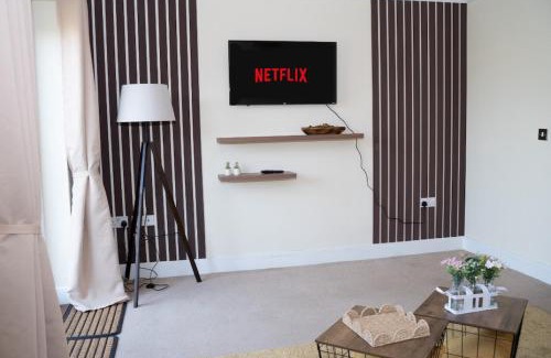 Swindon Apartamento | Yellow Haven spacious quiet free parking sleeps 7