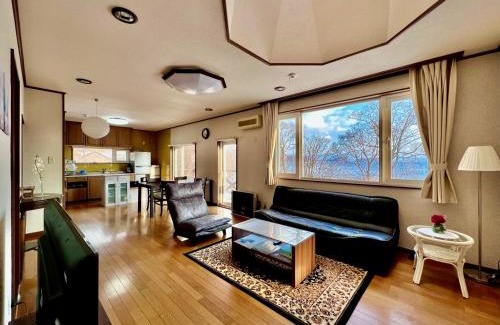 Toyako Casa | Yellow House by Lake TOYA