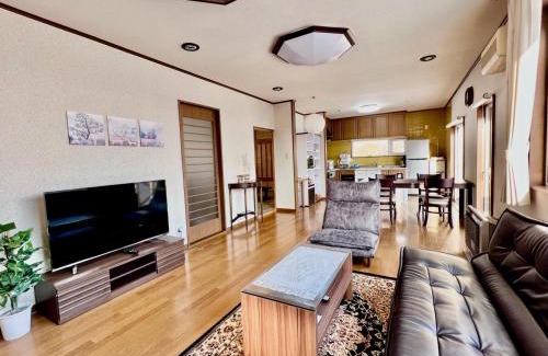 Toyako Casa | Yellow House by Lake TOYA