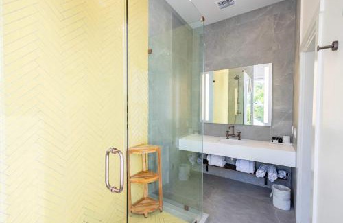 Historic Seaport Hotel | Yellow Room at Grand Maloney
