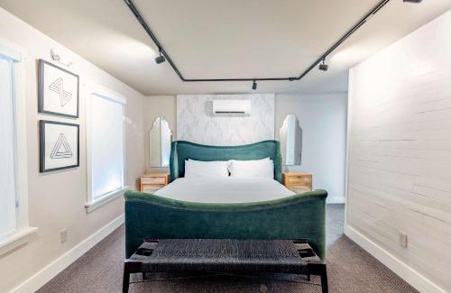 Historic Seaport Hotel | Yellow Room at Grand Maloney