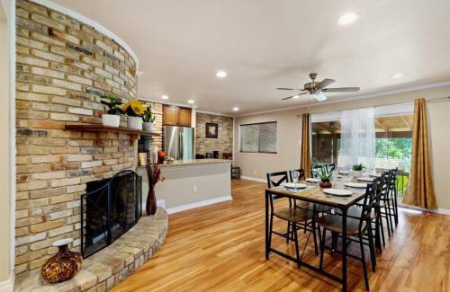 Medical Center District Casa | Yellow Stone: Chef's Kitchen, Patio & Location