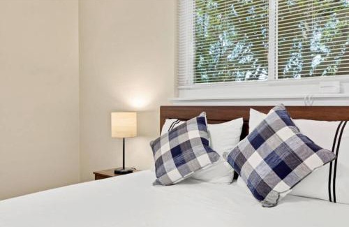Medical Center District Casa | Yellow Stone: Chef's Kitchen, Patio & Location