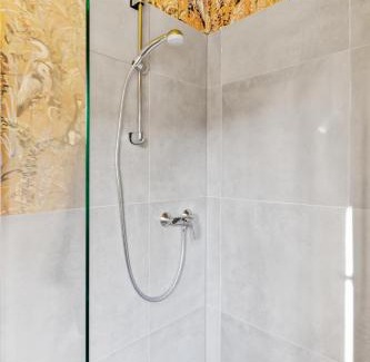 Schwarzlackenau Apartamento | Yellow Suite - Whirlpool Garden - free parking - WiFi
