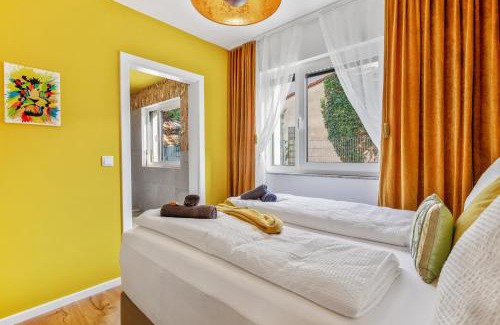 Schwarzlackenau Apartamento | Yellow Suite - Whirlpool Garden - free parking - WiFi