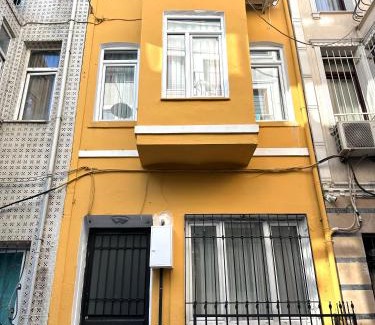 Taksim Apartamento | Yellowhouse Room 6