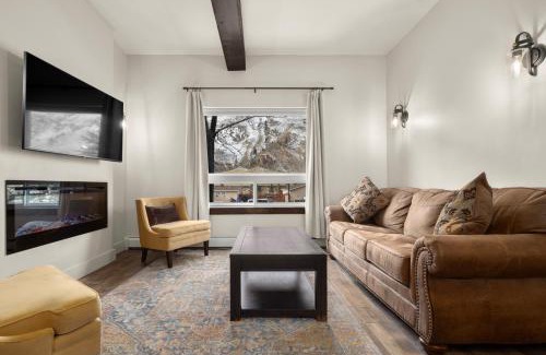 Gardiner Otro | Yellowstone Hot Springs Resort