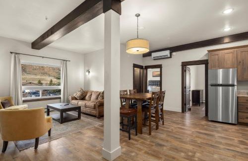 Gardiner Otro | Yellowstone Hot Springs Resort