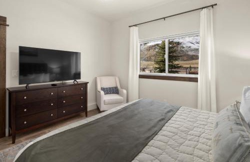 Gardiner Otro | Yellowstone Hot Springs Resort