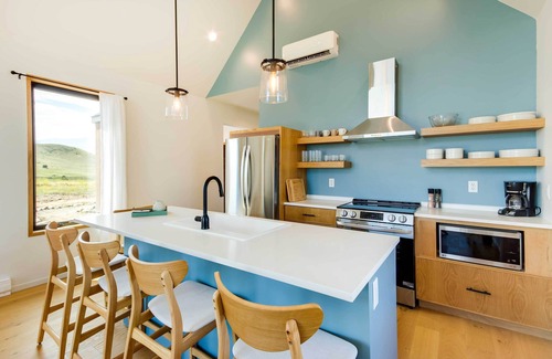 Emigrant Casa | Yellowstone Prairie Retreat: 360 Mountain Views!