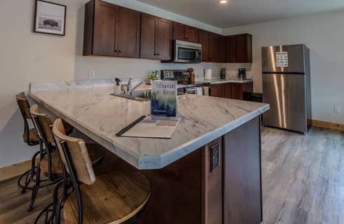 Gardiner Apartamento | Yellowstone Retreat Rentals U4: two blocks from Yellowstone!