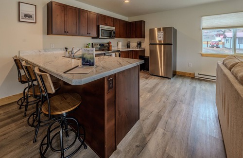 Gardiner Apartamento | Yellowstone Retreat Rentals U4: two blocks from Yellowstone!