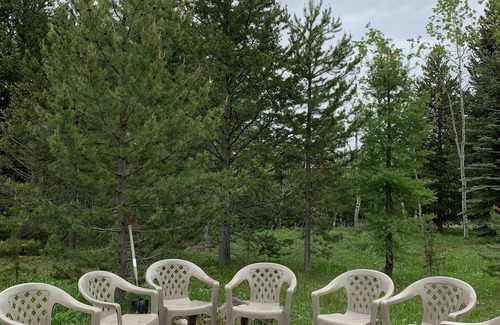 Island Park Cabina | YELLOWSTONE's PREMIER CABIN CLEAN& SPACIOUS KITCHEN with Fireplace, Dog Friendly