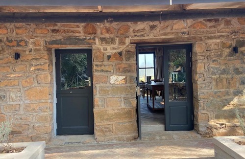 Curry's Post Casa | Yellowwoods Farm - WILLOUGHBYS COTTAGE and OLD STABLES COTTAGE