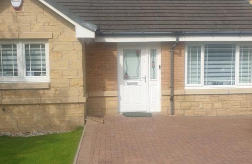 Cambuslang Villa | Yementry court