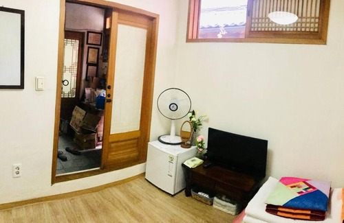 Gahoe-dong Casa | Yeon Dang Guesthouse