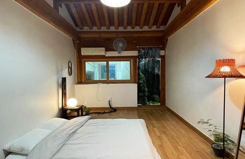 Gunseo Casa | Yeongam Yeonhi Hanok Pension
