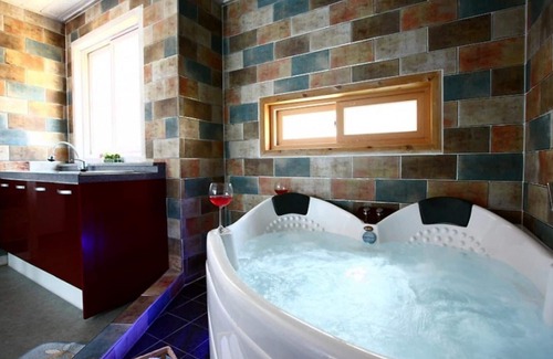 Yeongdeok Casa | Yeongdeok Hill Pine Pension