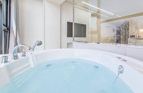 Suwon Casa | Yeongheongdo Badanoel spa Pension